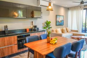 Chic 1BRPrivate Balcony Sauna, Gym & Wifi