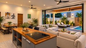 Luna Palms lamai
