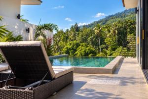 Luna Palms lamai