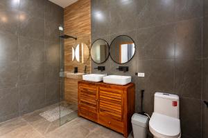 Luna Palms lamai