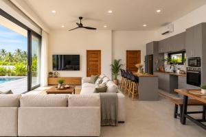 Luna Palms lamai