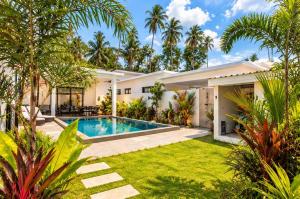 Luna Palms lamai