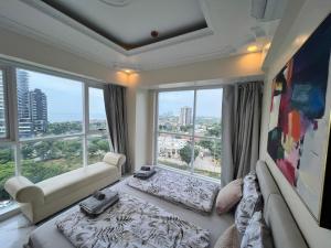 La Mirada Deluxe Suites with Oceanview