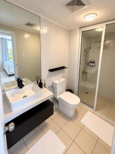 Modern Oasis 2BR Netflix and Pool
