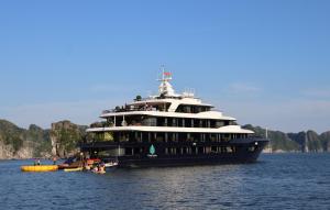 Oasis Bay Party Cruise - Ha Long Bay Tour