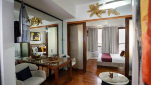 Boutique apartment in Mosaic Tower Fast Wifi with Stunning Skyline View