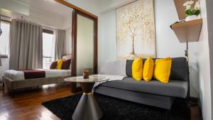Boutique apartment in Mosaic Tower Fast Wifi with Stunning Skyline View