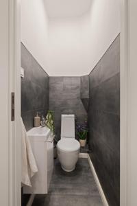 Designer Loft by Opera House, Cozy Artsy Hideout