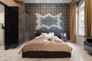 Marble & Gold Apartment by Andrássy