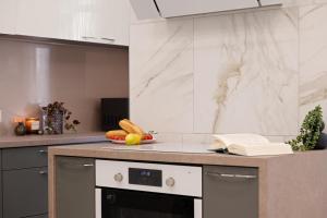 Marble & Gold Apartment by Andrássy
