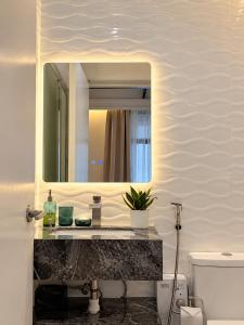 Minimalist Luxury Spacious 1 Bedroom in Burgos Circle