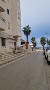 Seaside Apartment Iliria Durrës - First Line to the Beach