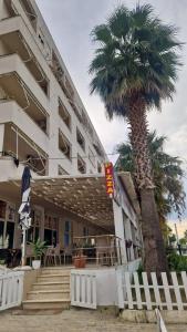 Seaside Apartment Iliria Durrës - First Line to the Beach