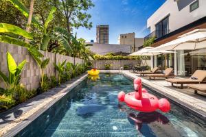 Luxurious 500m² Villa, Private Pool, 300m to beach