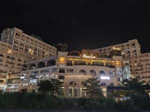 CosyDen 2 Private Apartment at Prime Location