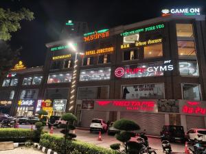 CosyDen 2 Private Apartment at Prime Location