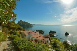 Villa con discesa a mare