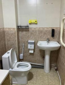 Cozy Triple Room in a Guesthouse, Free Laundry, WiFi