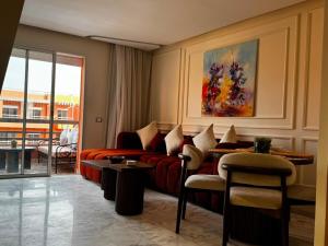 LUXE Apartment Pool View AC Access to 5 Pools