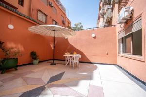 200 m from Majorelle Garden - Terrace - Netflix