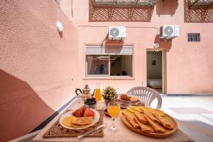 200 m from Majorelle Garden - Terrace - Netflix