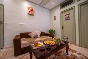 200 m from Majorelle Garden - Terrace - Netflix
