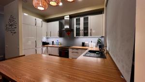 Spacious Apartment with Free Parking