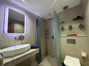 Two bedroom apartment close to M avenue