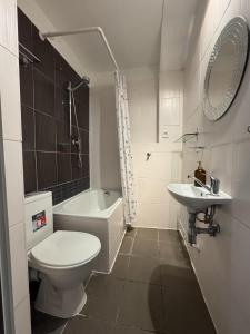 Apartment 20 minutes from City Center near Polus w Coffee, Tea, TV