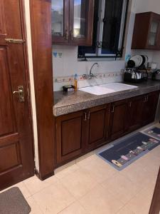 Mollys 1br luxury apartment next to pride inn