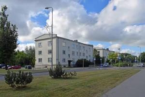 Spacious Apartment with Free Parking