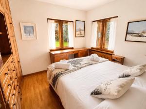 Exclusive Central Chalet, 5 min Sky Slopes, Garage