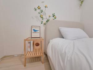 Special Deal # 4 Min Walk to Seongsu Station # Free Luggage Storage # Steps from Yeonmujang-gil