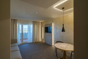 VHU Hotel & Suites
