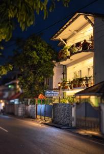 Reds Residency - Homestay