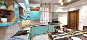 Royal Castle 115 m2 Old Town WAWEL Main Market, 3 rooms, 2 bathrooms ROYAL STYLE