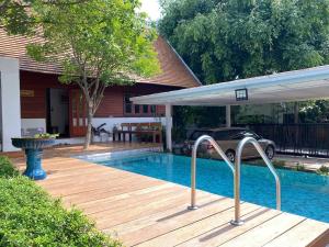 Whisper Oasis - Award-Winning Jacuzzi Pool Villa for 10 - 3BR, Daily Housekeeping