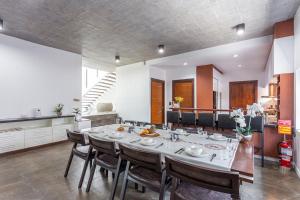 C2 Cosmic Central Pool Villa for 10, Daily Maid, Billiards, Near Nimman