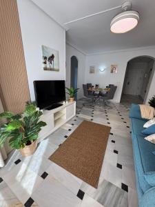 Riviera del Sol Seafront Apartment with Sea View, Terrace, Pool