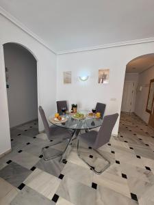Riviera del Sol Seafront Apartment with Sea View, Terrace, Pool