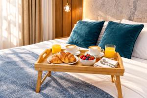Joan villa Luxury Apt with Private Pool & Gym