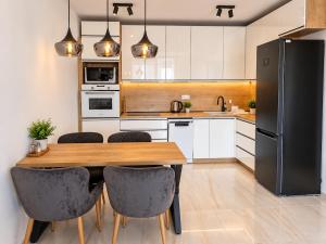 11-Moderný apartmán s balkónom a parkovaním zdarma