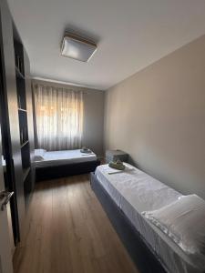 Xhenis Apartment