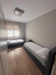 Xhenis Apartment