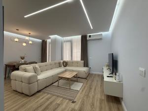 Aura Modern Apartment
