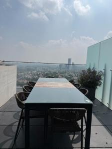 Modern 2BR Apartment Near Andares & Hospitals