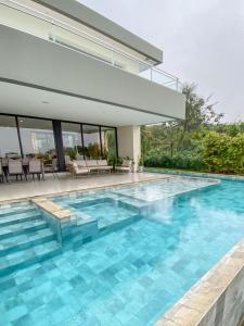 Lake View Private pool and lake views in Sanber