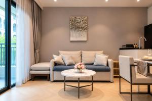 Title Legendary Pool Access 1-Bedroom Suite by TVC