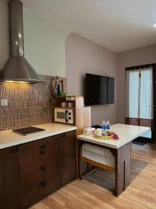 Landmark Ecopark 1BR1WC apartment Swan Lake View