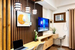 Condo unit near Mactan Airport with Pool, Gym, Free WiFi, and Netflix